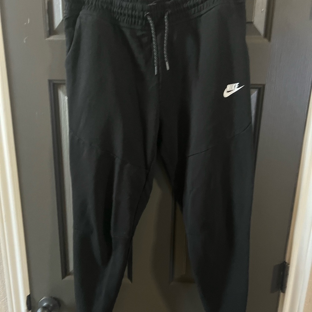 Nike men’s joggers XL black